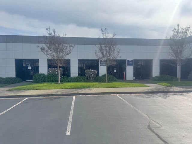 2220-2240 Northpoint Pky, Santa Rosa, CA à louer - Photo du bâtiment - Image 3 de 6