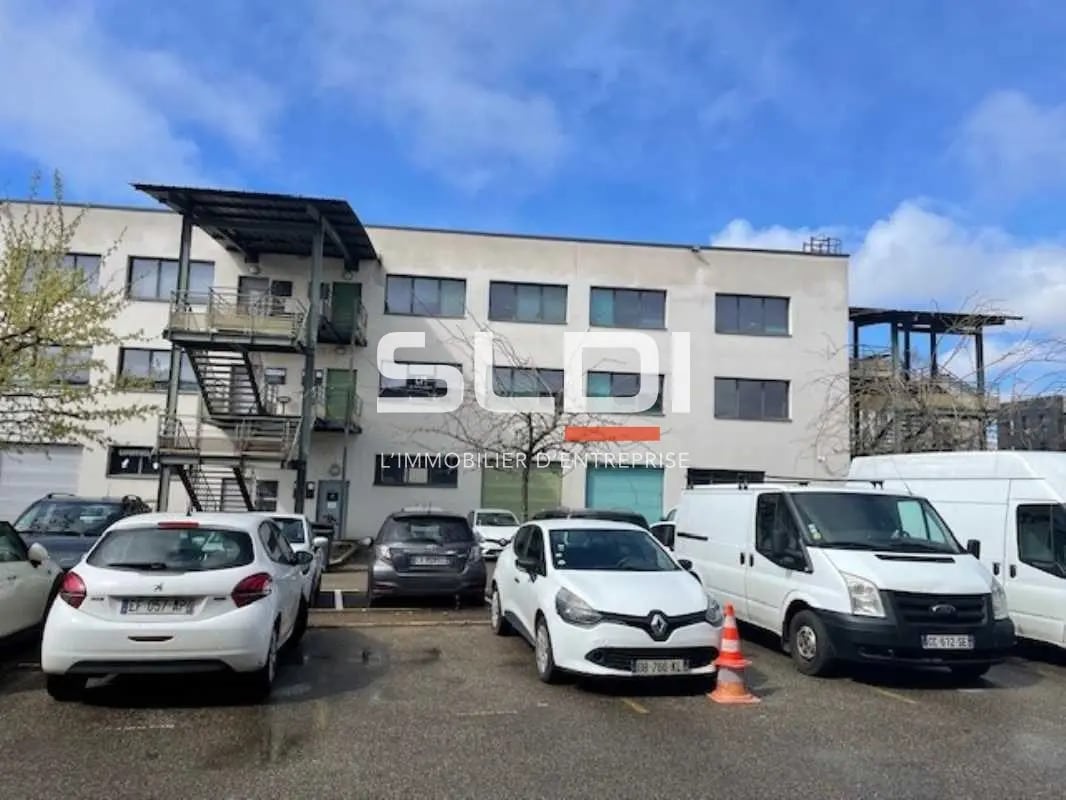 Office in Villeurbanne for lease Building Photo- Image 1 of 10