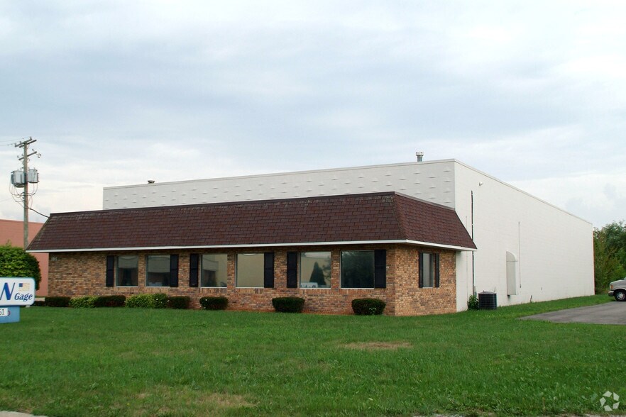 161 E Pond Dr, Romeo, MI à vendre - Photo du bâtiment - Image 2 de 2