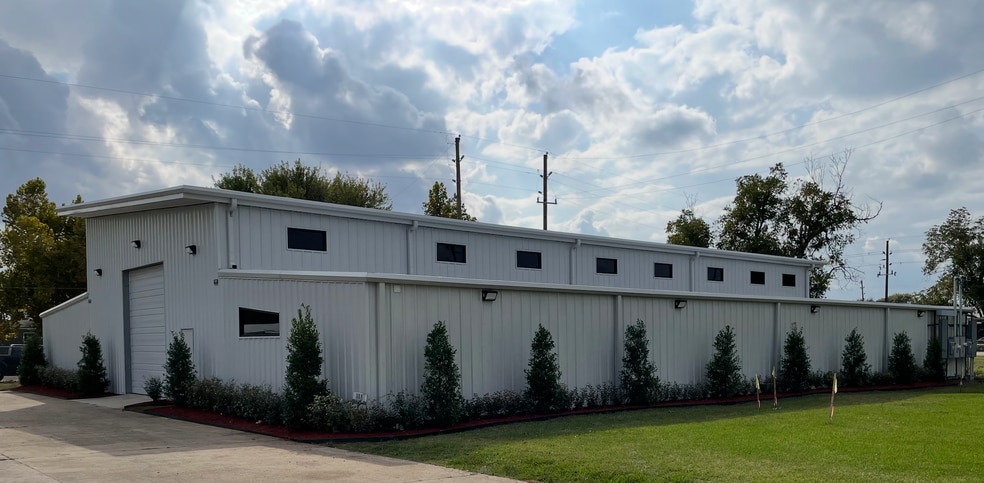 10819 Paulus Dr, Houston, TX for sale - Building Photo - Image 2 of 19
