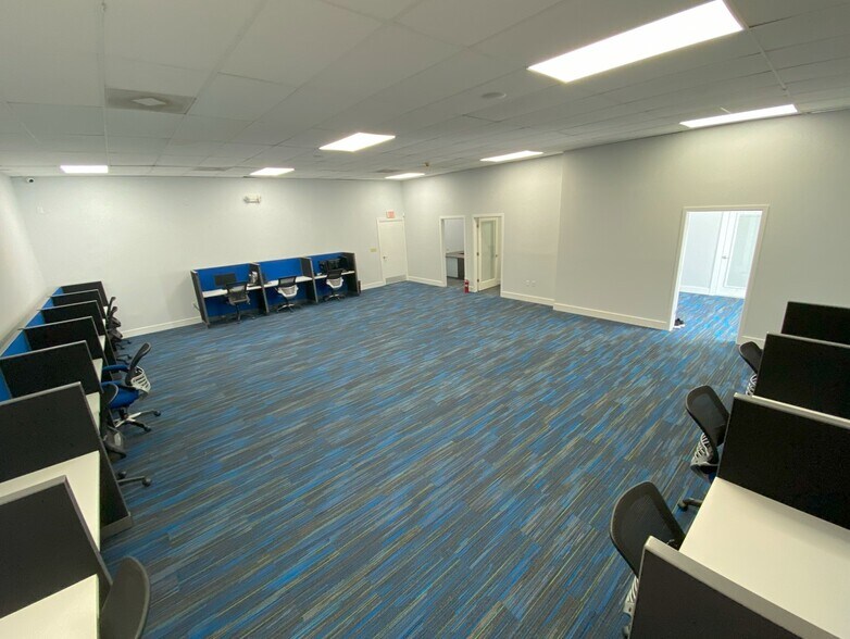 2900 Gateway Dr, Pompano Beach, FL à vendre - Photo intérieure - Image 3 de 11