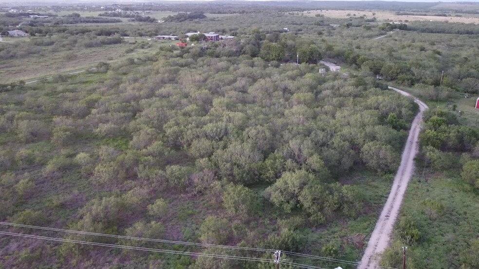 4921 SE River Rd, Martindale, TX à vendre - Vidéo sur l’inscription commerciale - Image 2 de 4