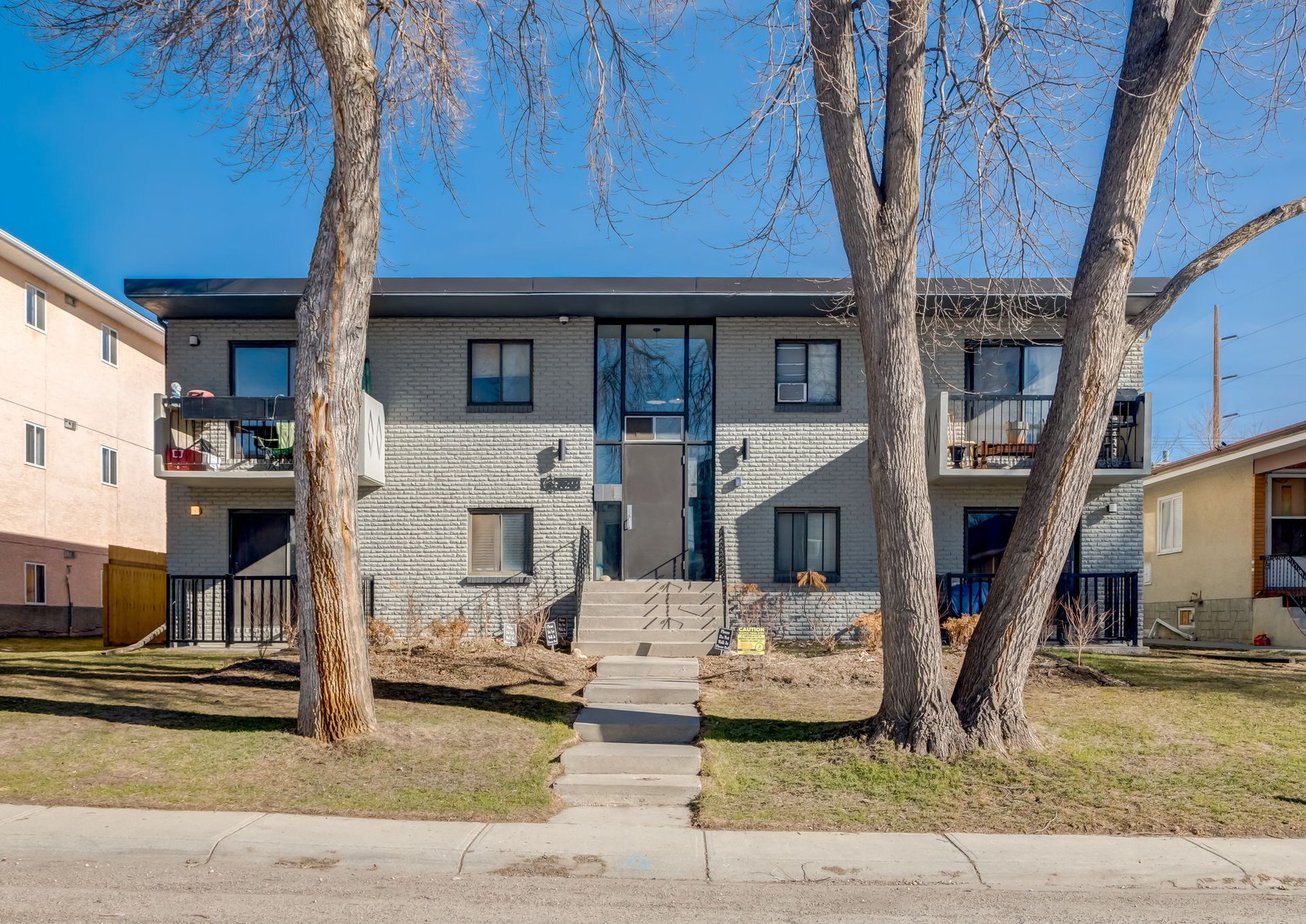 120 29 Av NW, Calgary, AB à vendre Photo du bâtiment- Image 1 de 18