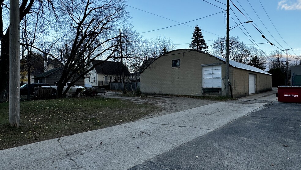 115 1/2 E Nelson St, Cadillac, MI à vendre - Photo du bâtiment - Image 2 de 8