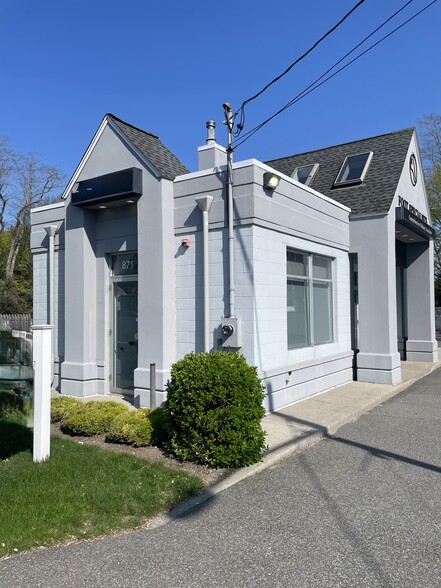 871 Middle Country Rd, Selden, NY for sale - Building Photo - Image 2 of 10