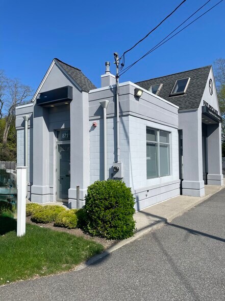 871 Middle Country Rd, Selden, NY à vendre - Photo du bâtiment - Image 2 de 10