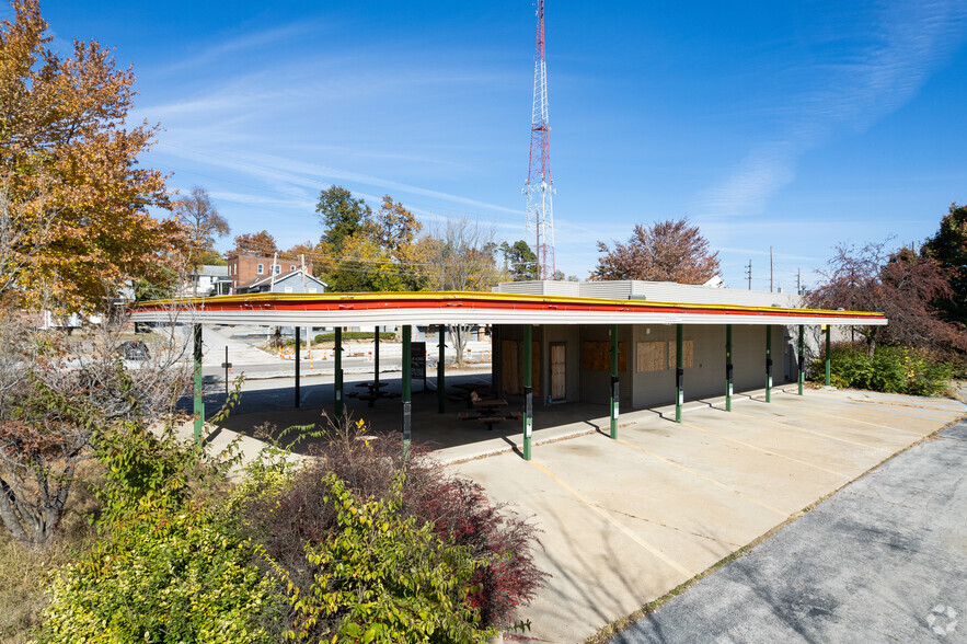 8100 / 8106 / 8124 Manchester Rd. portfolio of 3 properties for sale on LoopNet.ca - Primary Photo - Image 3 of 3