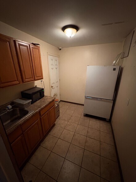 284 Junius St, Brooklyn, NY à louer - Photo du bâtiment - Image 3 de 6