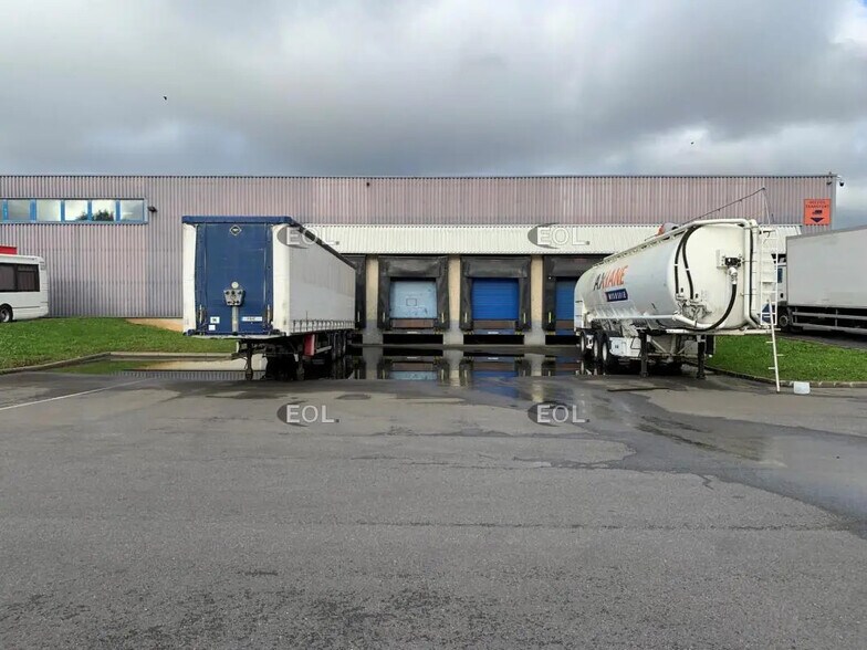 Industrial in Égly for lease - Building Photo - Image 2 of 5