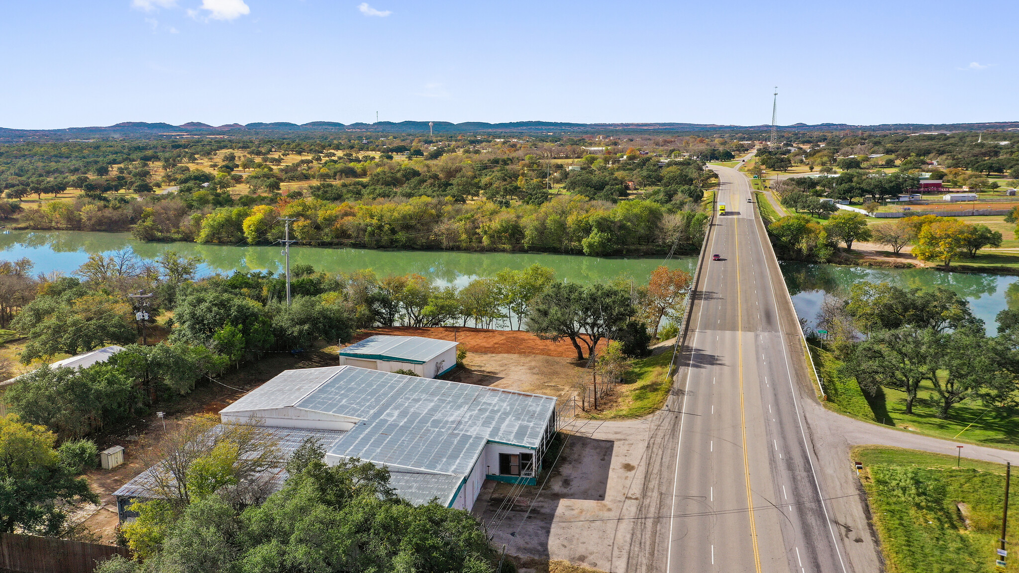 832 US HWY 281, Johnson City, TX à vendre Photo du b timent- Image 1 de 32