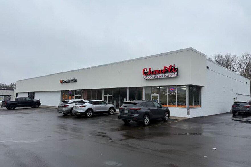 4359-4411 W Saginaw Hwy, Lansing, MI à louer - Photo du bâtiment - Image 1 de 10