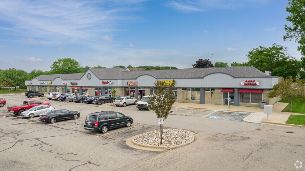 3520 Okemos Rd, Okemos, MI à louer - Photo du bâtiment - Image 2 de 3