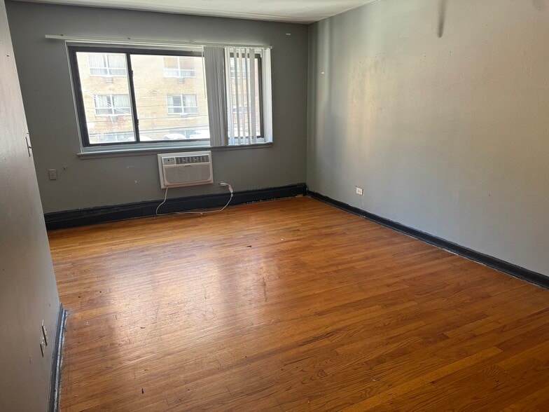 5833 N Kenmore Ave, Chicago, IL à vendre - Photo du bâtiment - Image 2 de 7