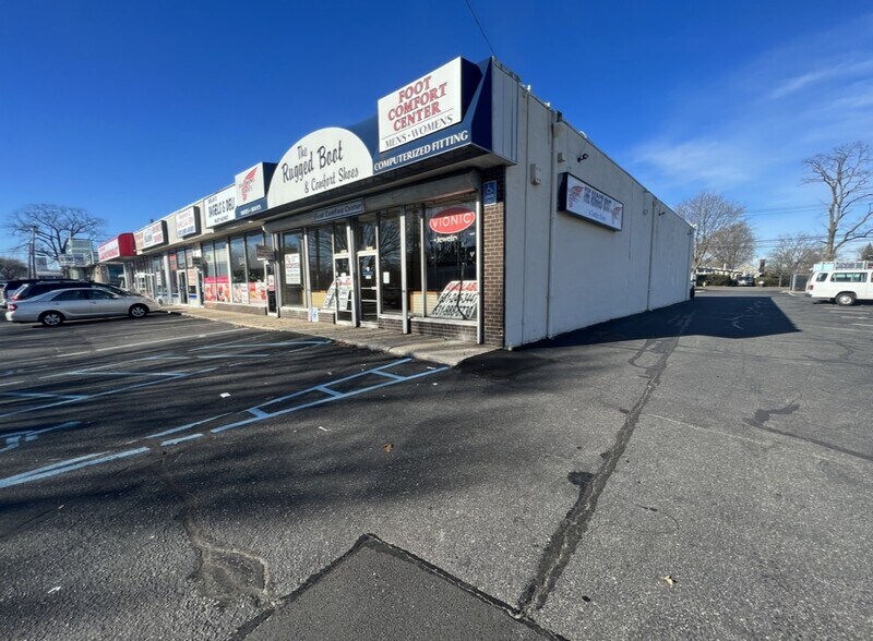 2061 Middle Country Rd, Centereach, NY for lease - Building Photo - Image 2 of 8