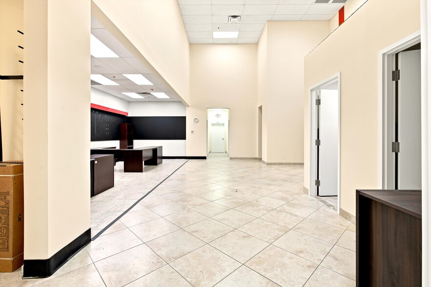 2721 NW 19th St, Pompano Beach, FL for lease - Building Photo - Image 3 of 19