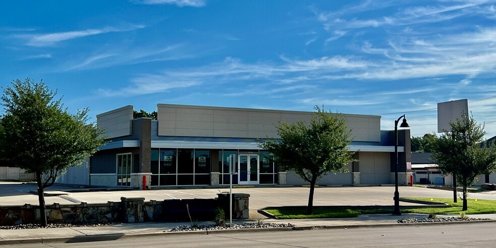 836 W Pipeline Rd, Hurst, TX à louer - Photo du bâtiment - Image 1 de 18