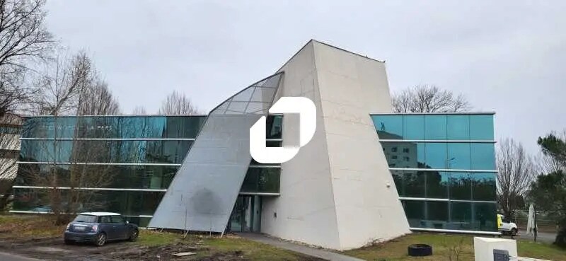 Office in Mérignac for lease Building Photo- Image 1 of 11