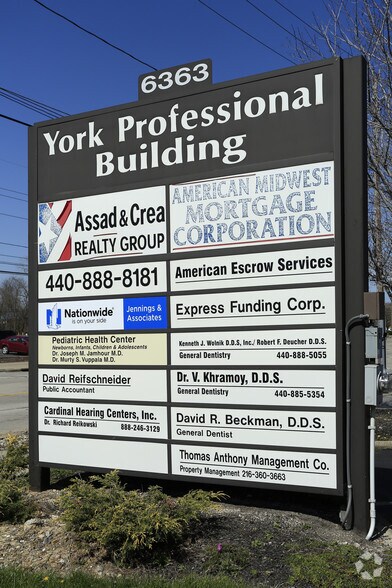 6363 York Rd, Parma Heights, OH à louer - Photo du bâtiment - Image 3 de 4