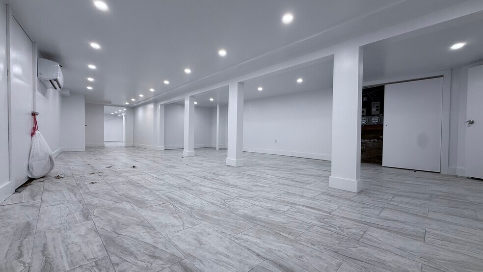 11464 Merrick Blvd, Jamaica, NY à louer - Photo du bâtiment - Image 3 de 9