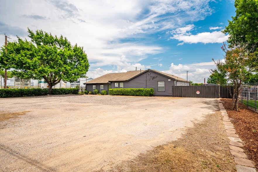 401 W Simonds Rd, Seagoville, TX à vendre - Photo du bâtiment - Image 3 de 46