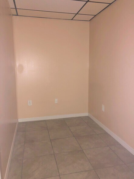 102 Columbia Dr, Cape Canaveral, FL à vendre - Photo intérieure - Image 2 de 47