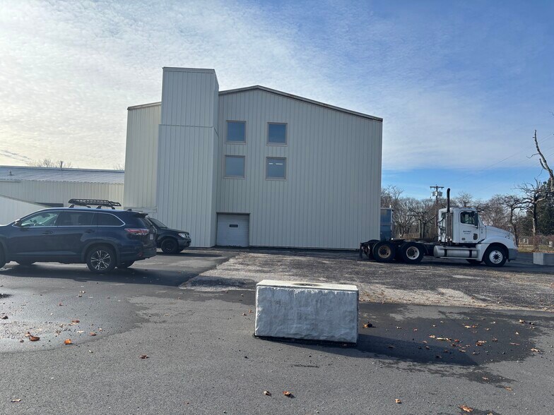 55-R Pawtucket Ave, Rumford, RI à vendre - Photo du bâtiment - Image 3 de 21