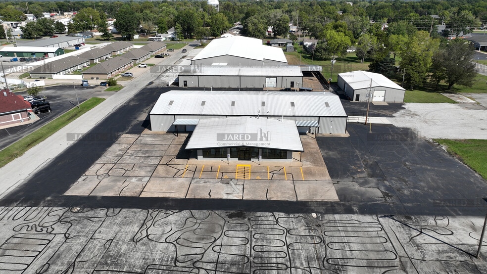 2230 S Main St, Carthage, MO for lease - Building Photo - Image 2 of 37