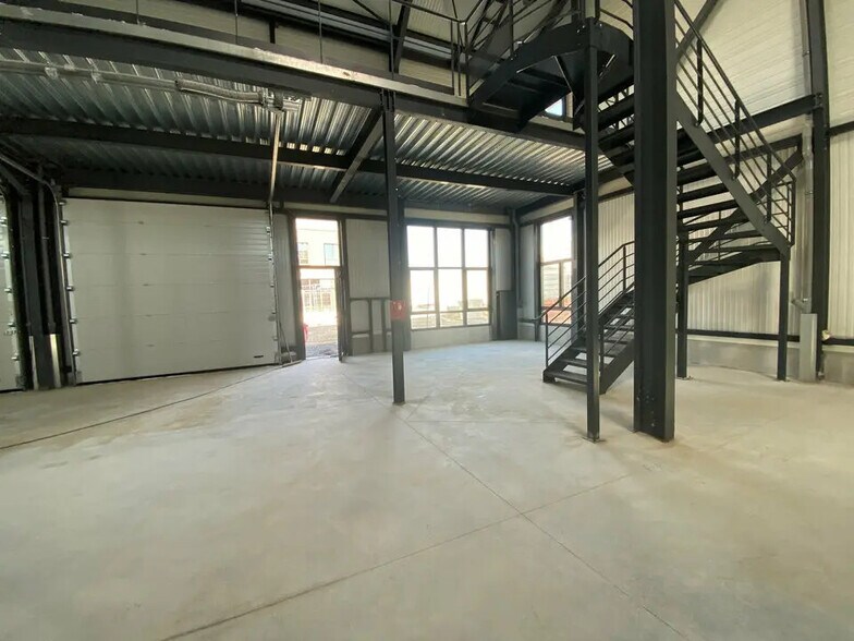 Local d'activités dans Groslay à vendre - Photo du bâtiment - Image 3 de 5