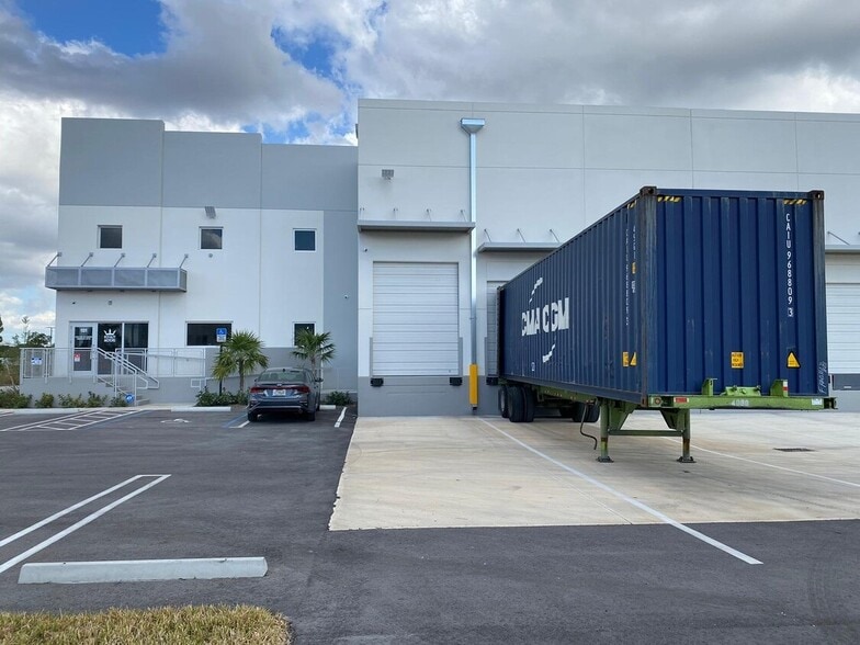 12301 NW 116th Ave, Medley, FL for lease - Building Photo - Image 3 of 8