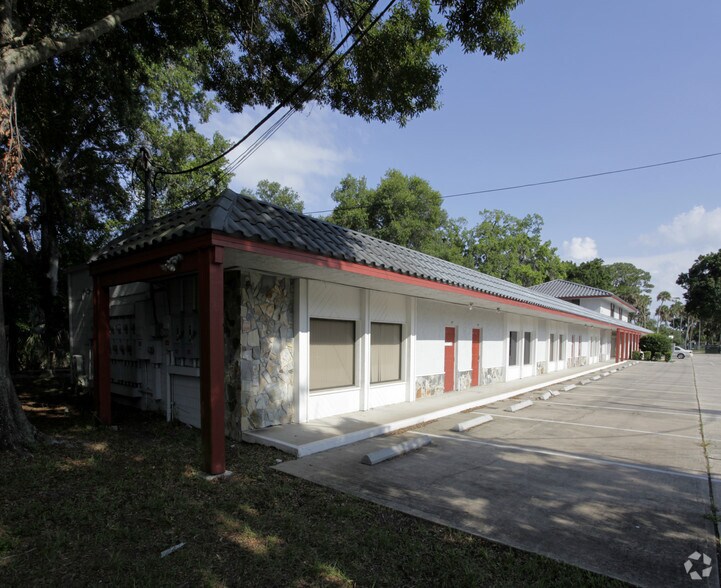 107-129 S Park Ave, Titusville, FL à louer - Photo du bâtiment - Image 2 de 5