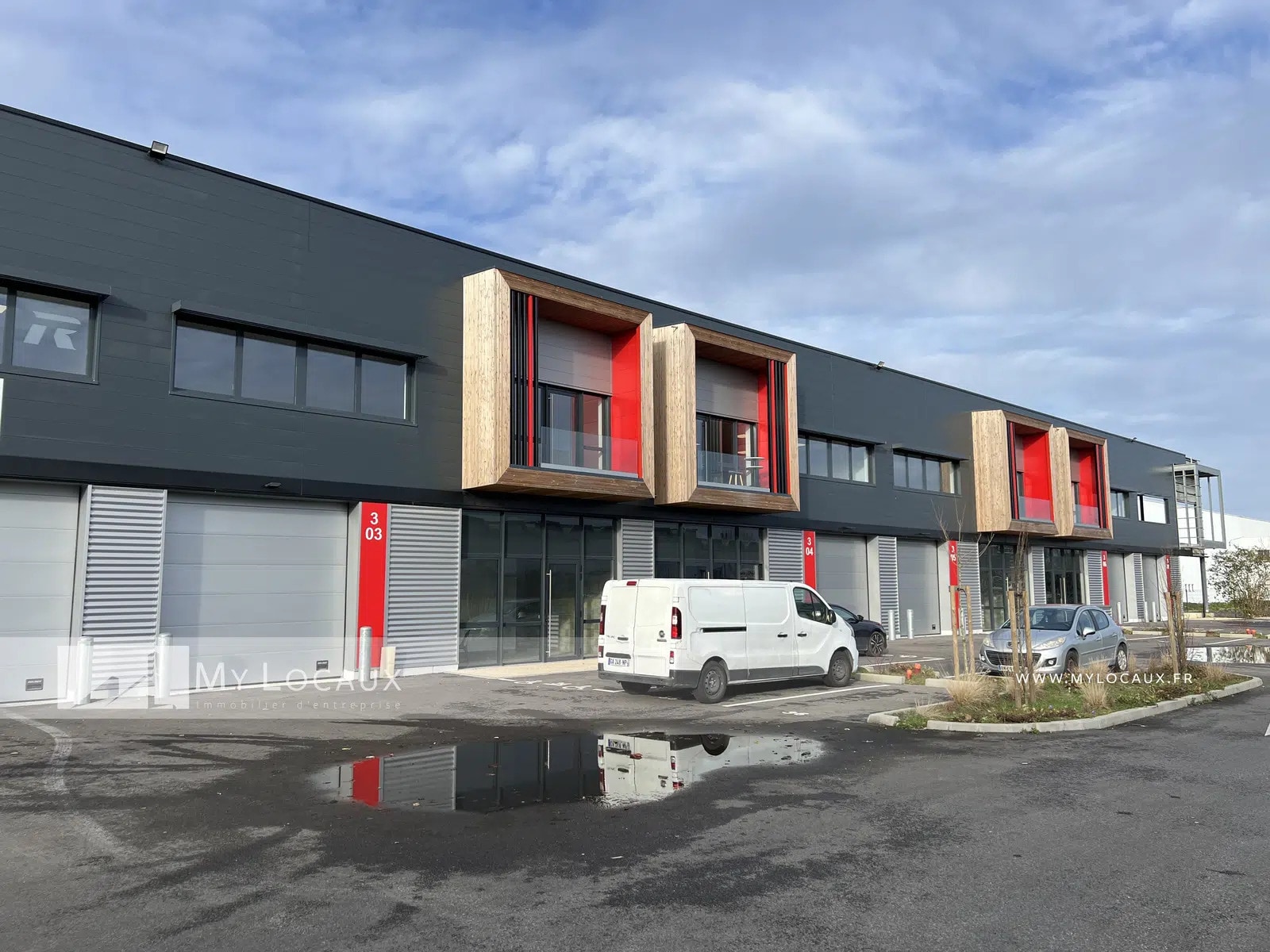 Flex in Éragny for lease Building Photo- Image 1 of 2