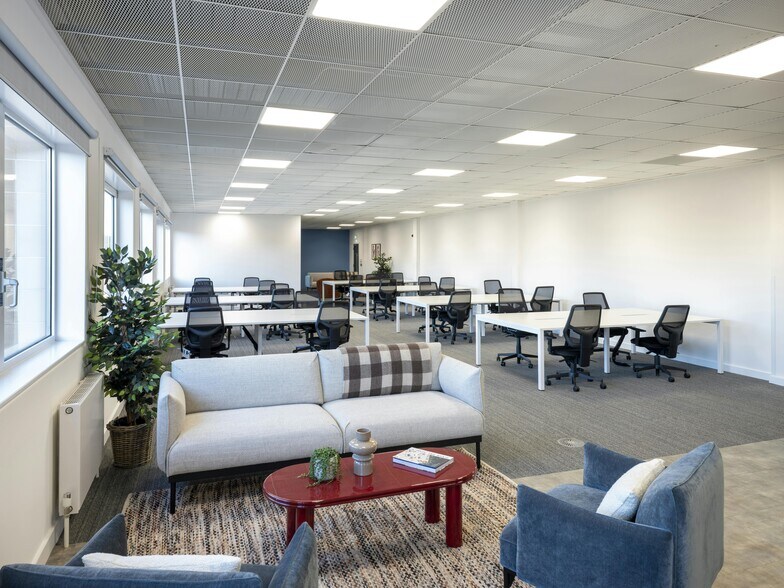 60 South Gyle Crescent, Edinburgh à louer - Photo du bâtiment - Image 2 de 10