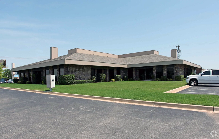 510 E Memorial Rd, Oklahoma City, OK for sale - Primary Photo - Image 1 of 5