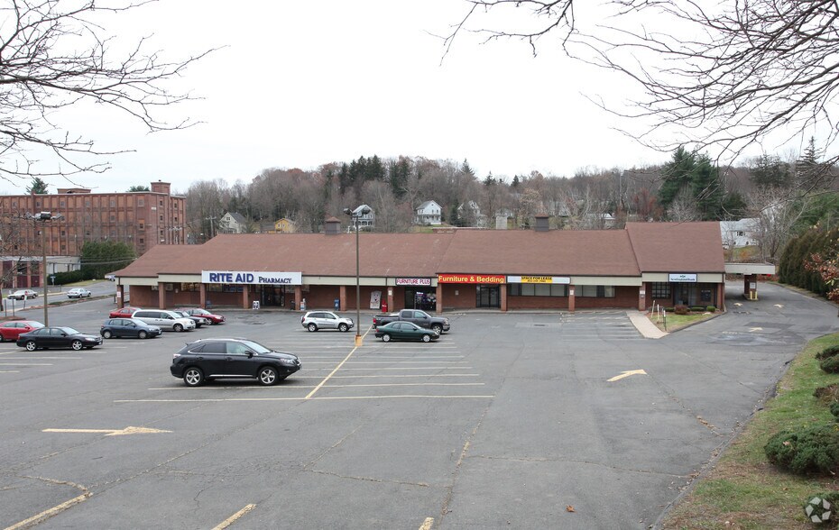 8 S Main St, Terryville, CT à louer - Photo du bâtiment - Image 2 de 2