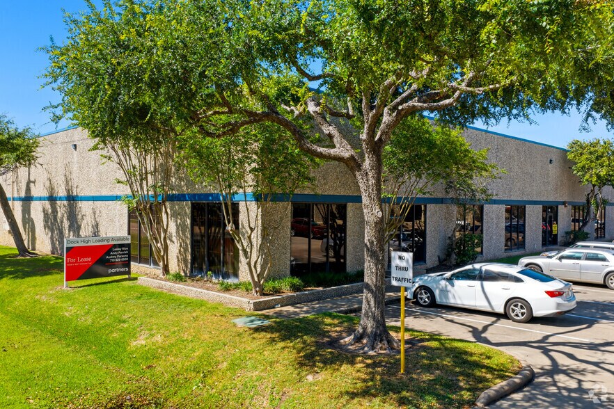 18207 Chisholm Trl, Houston, TX à louer - Photo du bâtiment - Image 2 de 9