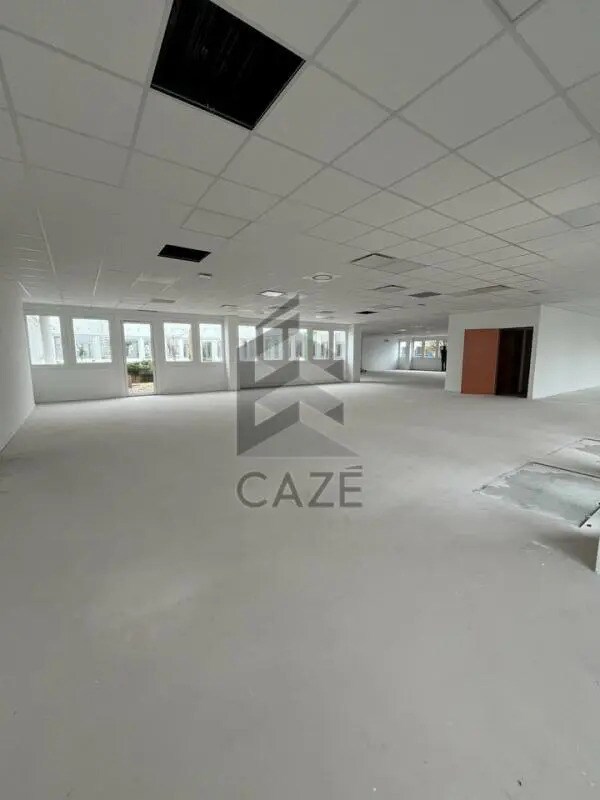 Office in Mérignac for lease Building Photo- Image 1 of 14
