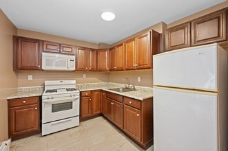 110 Van Pelt Ave, Staten Island, NY for lease Interior Photo- Image 2 of 18