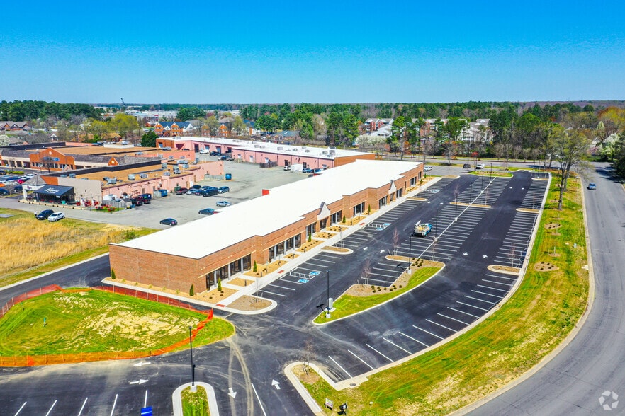 9456 Charter Gate Dr, Ashland, VA à louer - Photo du bâtiment - Image 2 de 3