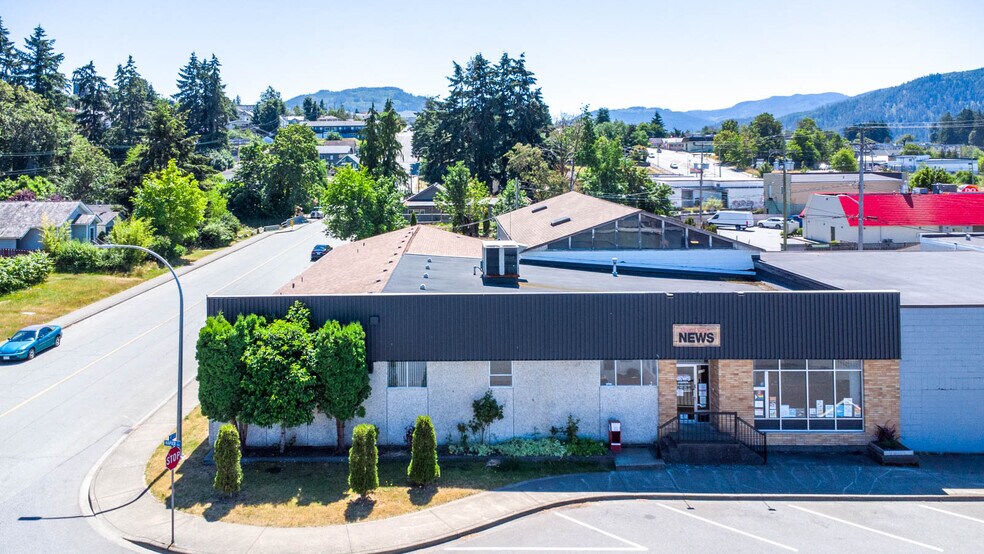 4918 Napier St, Port Alberni, BC à vendre - Photo du bâtiment - Image 3 de 108
