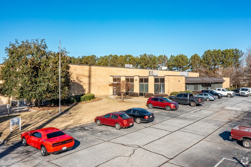 1640 Stone Ridge Dr, Stone Mountain, GA for lease - Primary Photo - Image 1 of 4