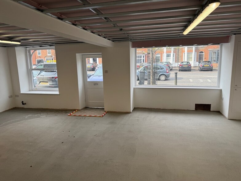 32 London End, Beaconsfield à louer - Photo du bâtiment - Image 2 de 5