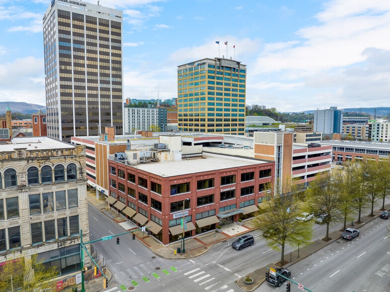 631 Broad St, Chattanooga, TN for lease - Building Photo - Image 1 of 13