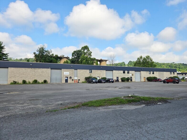 2201 Morgantown Industrial Park Dr, Morgantown, WV à louer - Photo du bâtiment - Image 2 de 6