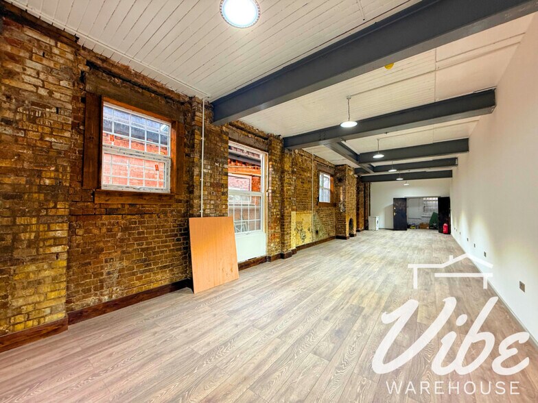 22 Clarence Mews, Londres à louer - Photo du bâtiment - Image 2 de 10