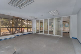 Plus de détails pour Multi-résidentiel à vendre