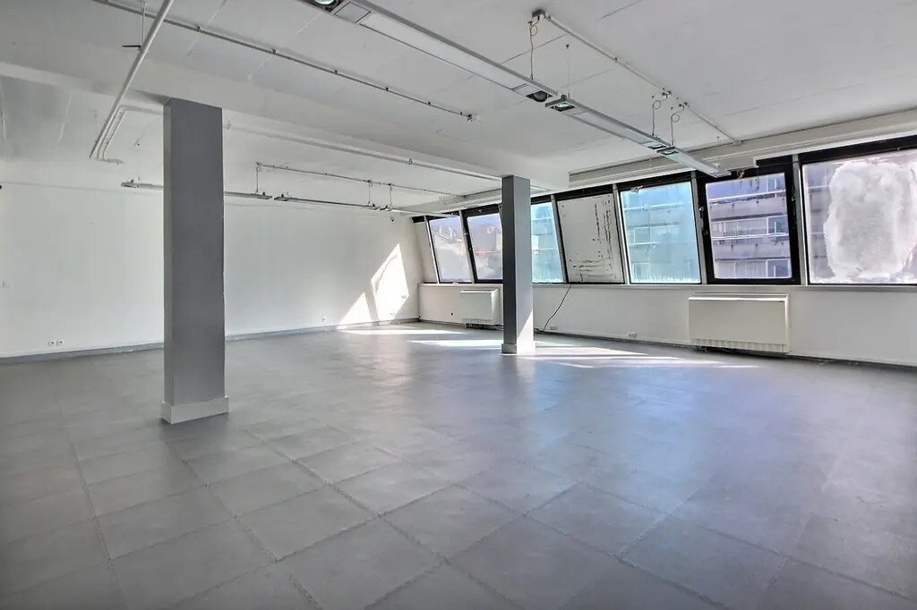 32 Bis Rue De Paradis, Paris for lease Building Photo- Image 1 of 10