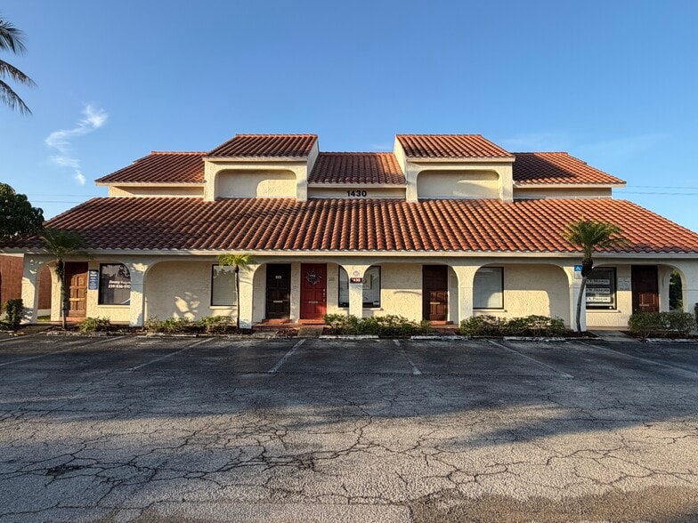 1430 Royal Palm Square Blvd, Fort Myers, FL for sale - Building Photo - Image 1 of 1