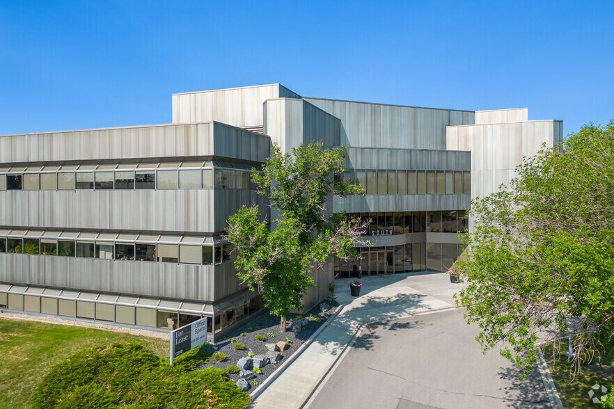 6715 8th St NE, Calgary, AB à louer - Photo du bâtiment - Image 2 de 9