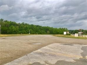 201 Pfile Ln, Belle Vernon, PA à vendre - Photo du bâtiment - Image 3 de 12