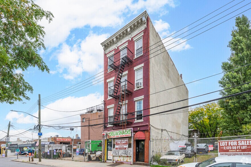 115 Van Brunt St, Brooklyn, NY à vendre - Photo du bâtiment - Image 3 de 6